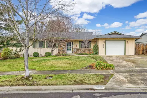 2051 Hybiscus St, Medford, OR 97504