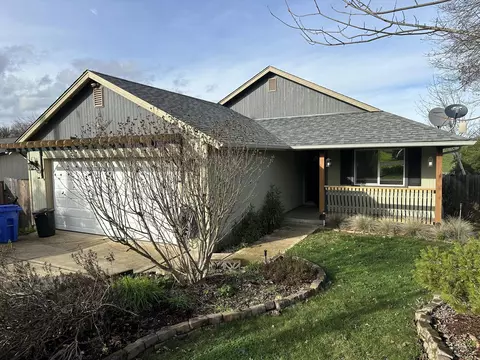 692 SE Lenore St, Winston, OR 97496