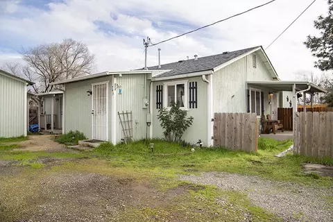 743 Posse Ln, Medford, OR 97501