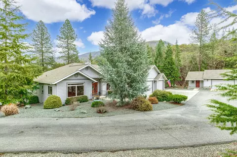 443 Wildrose Ln, Grants Pass, OR 97527