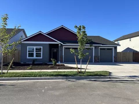 4927 SW Yew Pl #LOT 26, Redmond, OR 97756