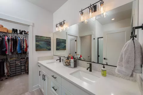3887 NE Oakside Loop, Bend, OR 97701 photo 10