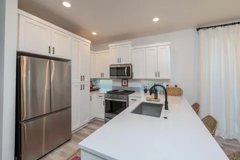 3887 NE Oakside Loop, Bend, OR 97701 photo 5