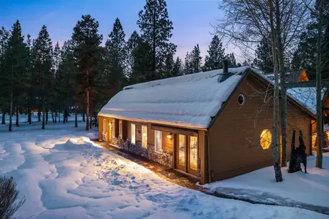 56743 Spring River Loop, Bend, OR 97707 photo 2