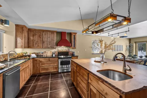 56743 Spring River Loop, Bend, OR 97707 photo 10