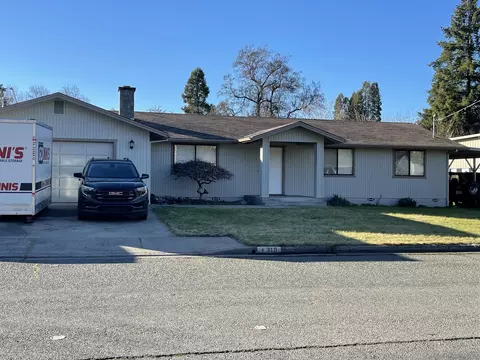 310 Tussey Ln, Grants Pass, OR 97527