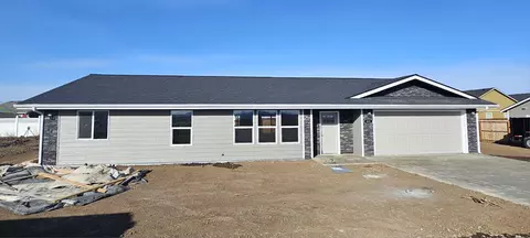 655 Scenic Loop Loop, Culver, OR 97734