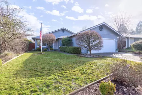 1875 Meadow Gln, Grants Pass, OR 97527