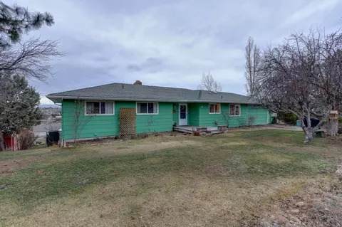 1148 NE Scenic Dr, Madras, OR 97741