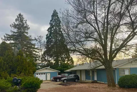 217 NE Savage St, Grants Pass, OR 97526