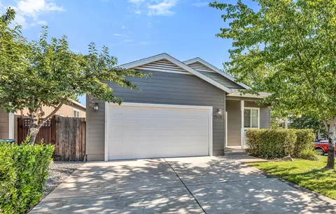 2515 Agate Meadows Dr, White City, OR 97503