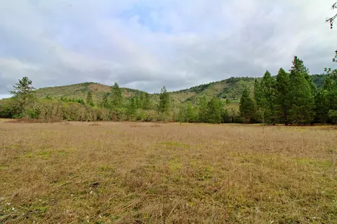 Cloverlawn Dr, Grants Pass, OR 97527