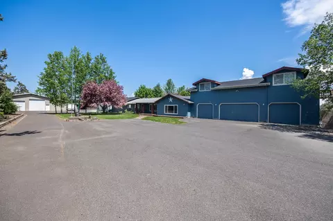 63402 Hamehook Rd, Bend, OR 97701 photo 2