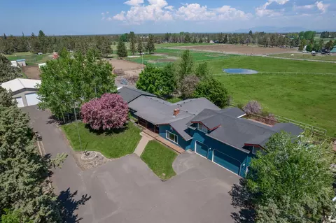 63402 Hamehook Rd, Bend, OR 97701