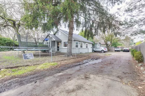 610 NE D St, Grants Pass, OR 97526