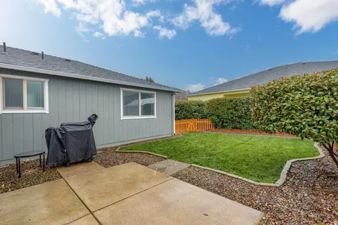 615 Karic Way, Eagle Point, OR 97524 photo 8