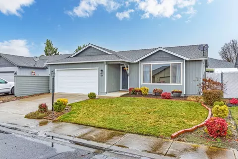615 Karic Way, Eagle Point, OR 97524 photo 2