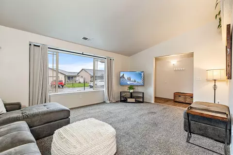 615 Karic Way, Eagle Point, OR 97524 photo 11