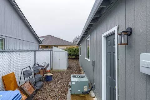 615 Karic Way, Eagle Point, OR 97524 photo 39