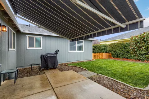 615 Karic Way, Eagle Point, OR 97524 photo 9