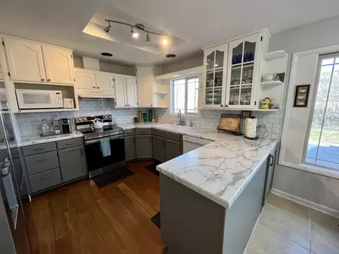 Kitchen - 915 E Main St, John Day, OR 97845 photo 2 of 3