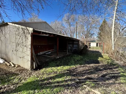 Exterior - 915 E Main St, John Day, OR 97845 photo 10 of 13