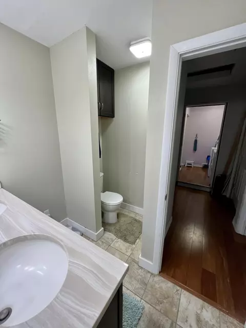 Bath - 915 E Main St, John Day, OR 97845 photo 4 of 4