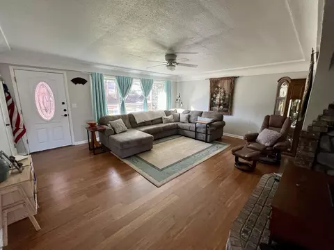 Living - 915 E Main St, John Day, OR 97845 photo 2 of 2