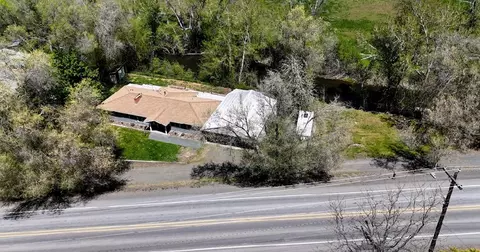 View/Area - 915 E Main St, John Day, OR 97845 photo 1 of 4