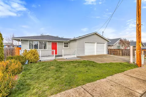400 N 10th St, Central Point, OR 97502
