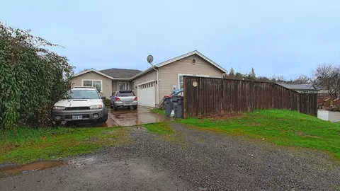 1744 Spring St, Medford, OR 97504