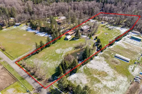 737 Meadow View Dr, Williams, OR 97544