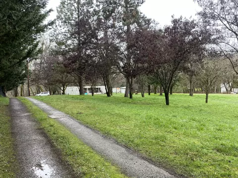 9077 N Applegate Rd, Grants Pass, OR 97527 photo 4