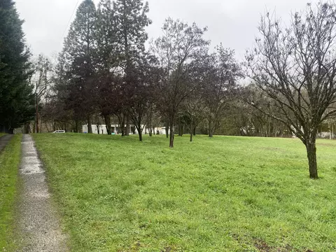 9077 N Applegate Rd, Grants Pass, OR 97527 photo 3