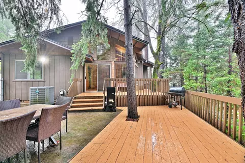 16950 Ford Rd, Rogue River, OR 97537