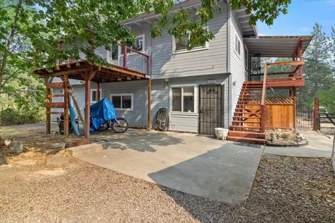 3250 NW Highland Ave, Grants Pass, OR 97526