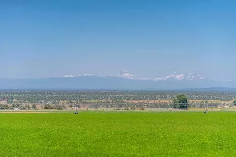 15587 Shumway Rd, Powell Butte, OR 97753