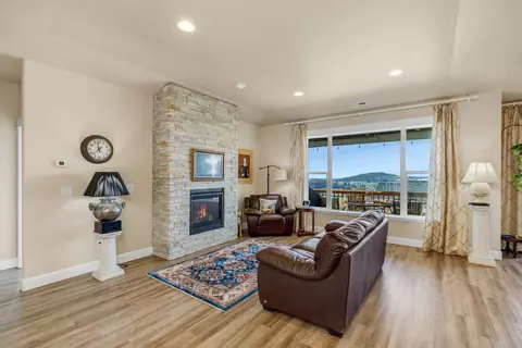 343 Avalon Ter, Eagle Point, OR 97524 photo 5