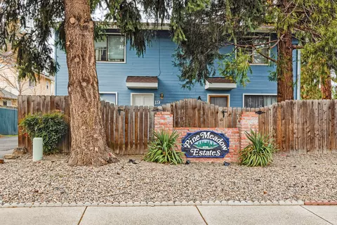 600 W 1st St #8, Phoenix, OR 97535