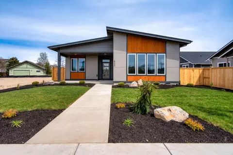 830 NW 18th Ct, Redmond, OR 97756