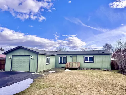 2832 SW 25th St, Redmond, OR 97756