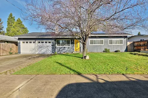 1721 Johnson St, Medford, OR 97504