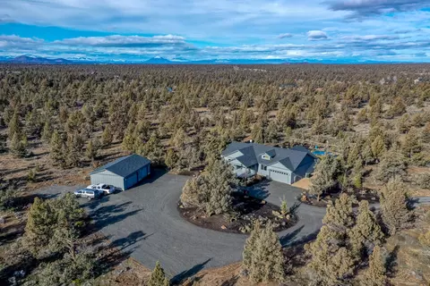 5877 SW Mt Jefferson Way, Powell Butte, OR 97753