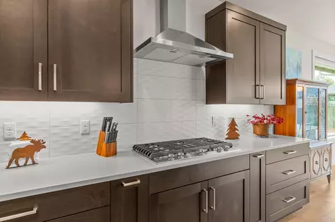 Kitchen - 60861 SW Headwaters Loop, Bend, OR 97702 photo 4 of 6