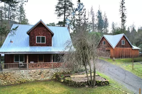8026 Upper Applegate Rd, Jacksonville, OR 97530