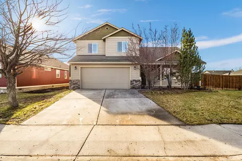 714 NE Quince Pl, Redmond, OR 97756