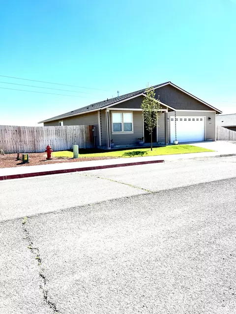 476 Leisek Way, Madras, OR 97741