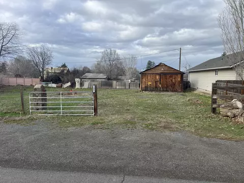 207 2nd Ave, Culver, OR 97734