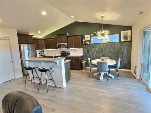 4916 Squirrel St, Springfield, OR 97478 photo 6