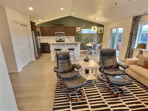 4916 Squirrel St, Springfield, OR 97478 photo 5